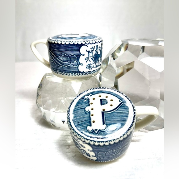 Vintage Royal China Currier & Yves Blue and White Salt & Pepper SET - Picture 1 of 17